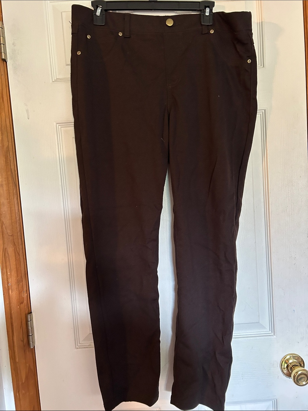 Dash Straight-Leg Pull On Leggings in Dark Brown